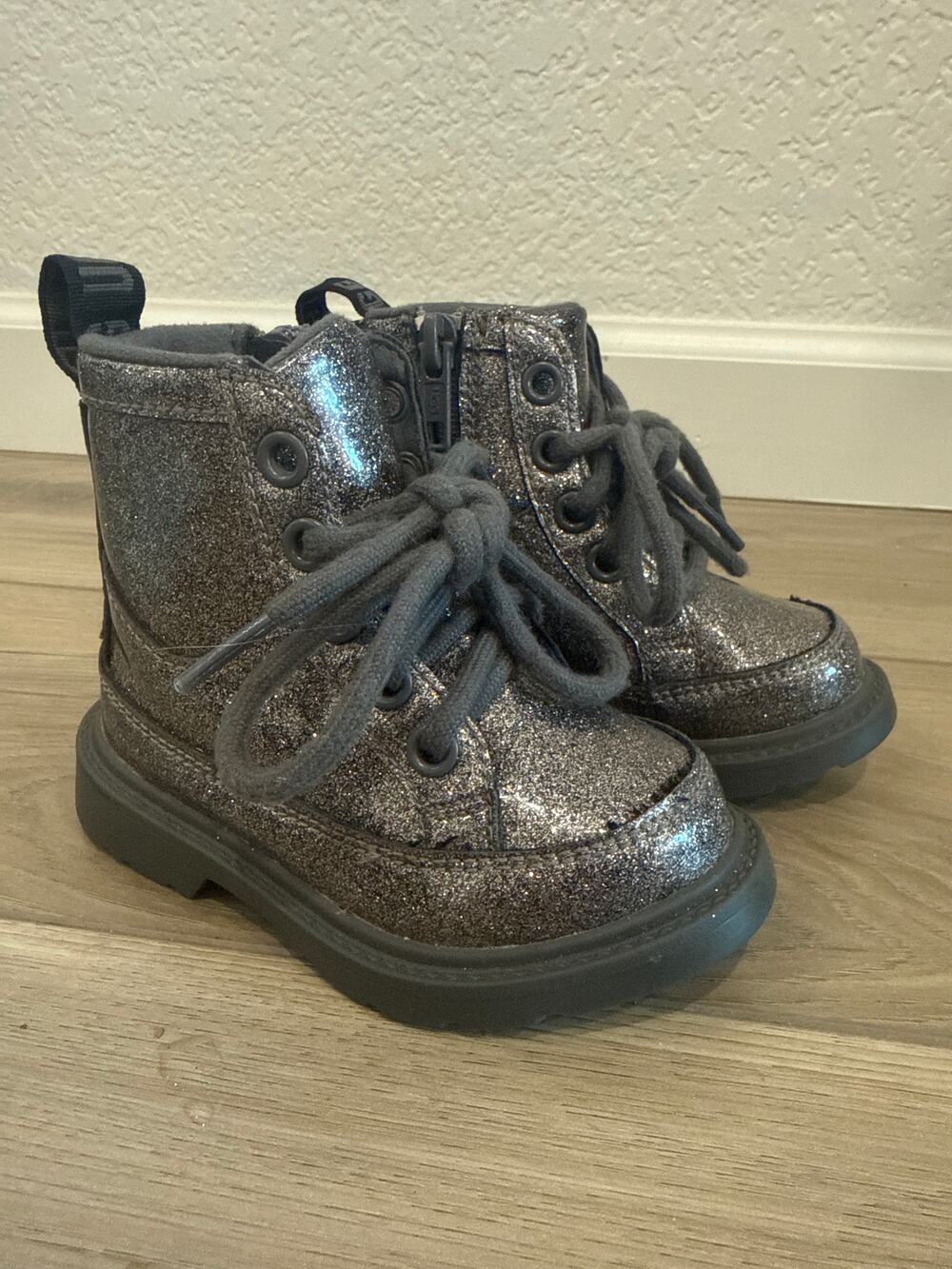 UGG Robley Glitter Boots Toddler Girls Sz 6 Gray Combat Boots Side Zip